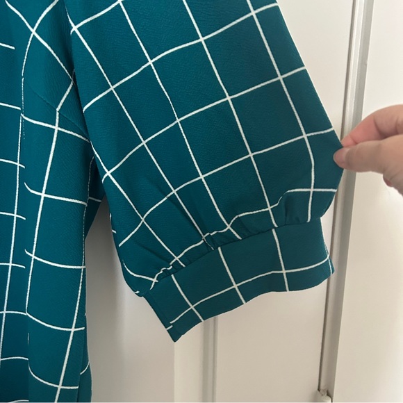 BLOOMCHIC Teal and White Checkered Top Puff Sleeves Size 18/20 New With Tags - Picture 10 of 11